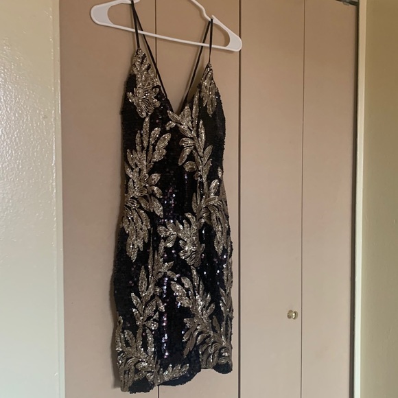 Curve Hugging Sequin Dress - Picture 5 of 7